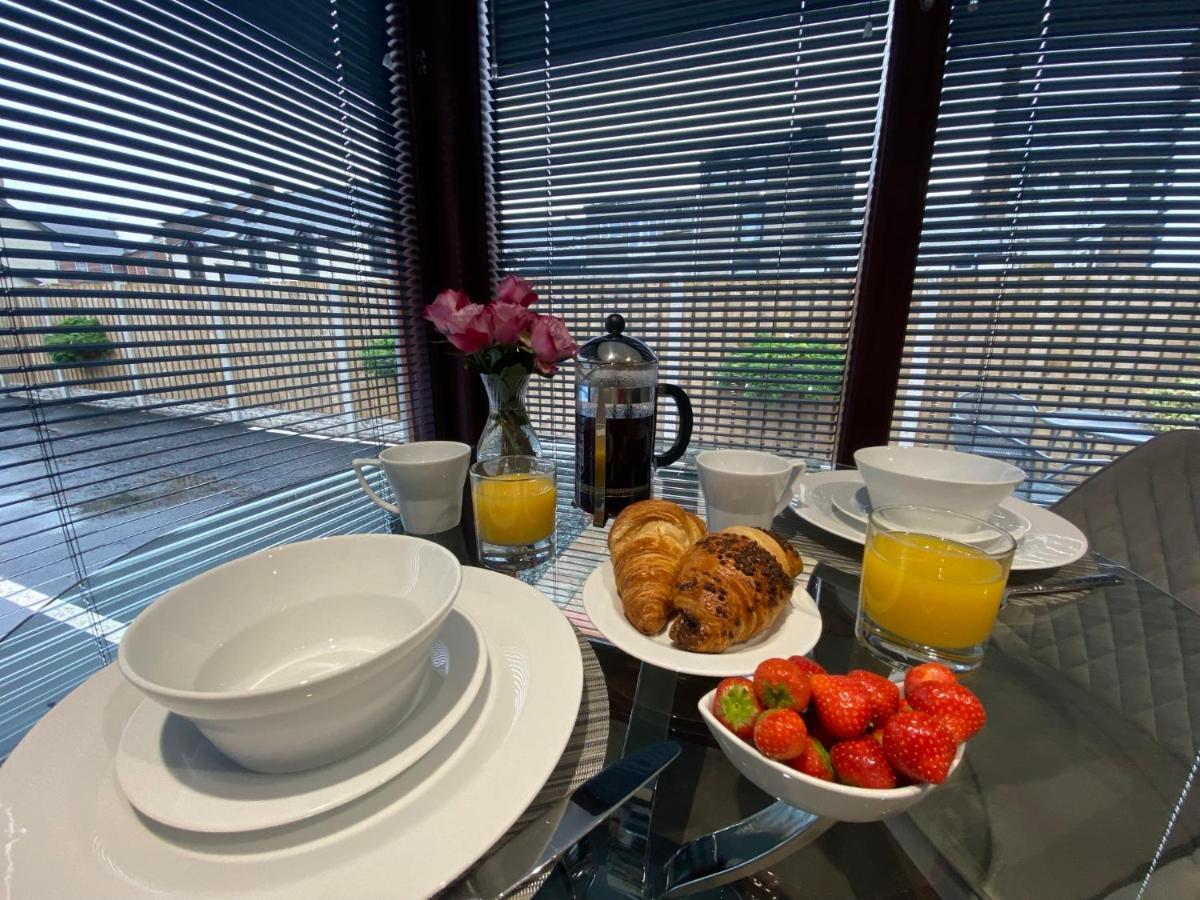 The Courtyard Apartment 브램프톤 외부 사진